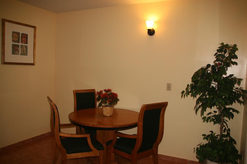 Capri Apartments Lake Worth Beach Room photo
