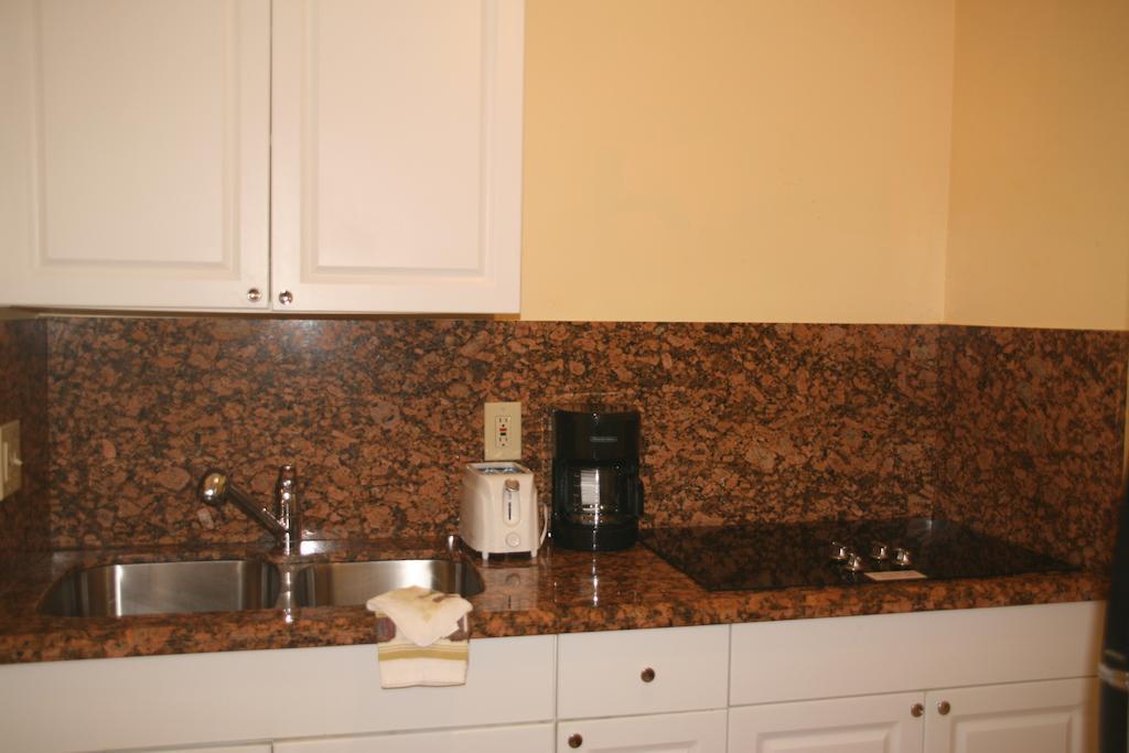 Capri Apartments Lake Worth Beach Room photo
