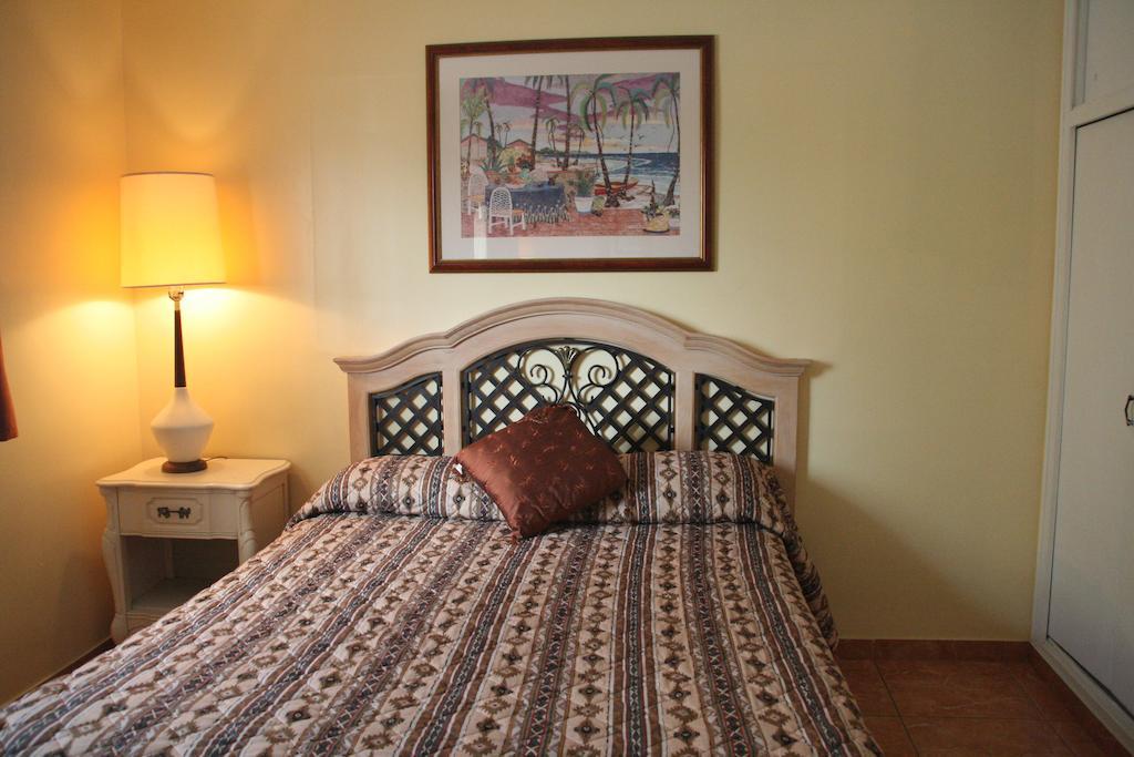 Capri Apartments Lake Worth Beach Room photo