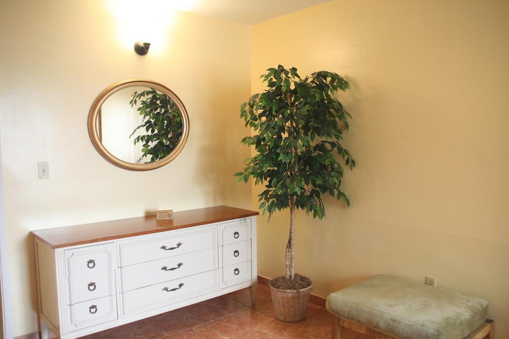 Capri Apartments Lake Worth Beach Room photo
