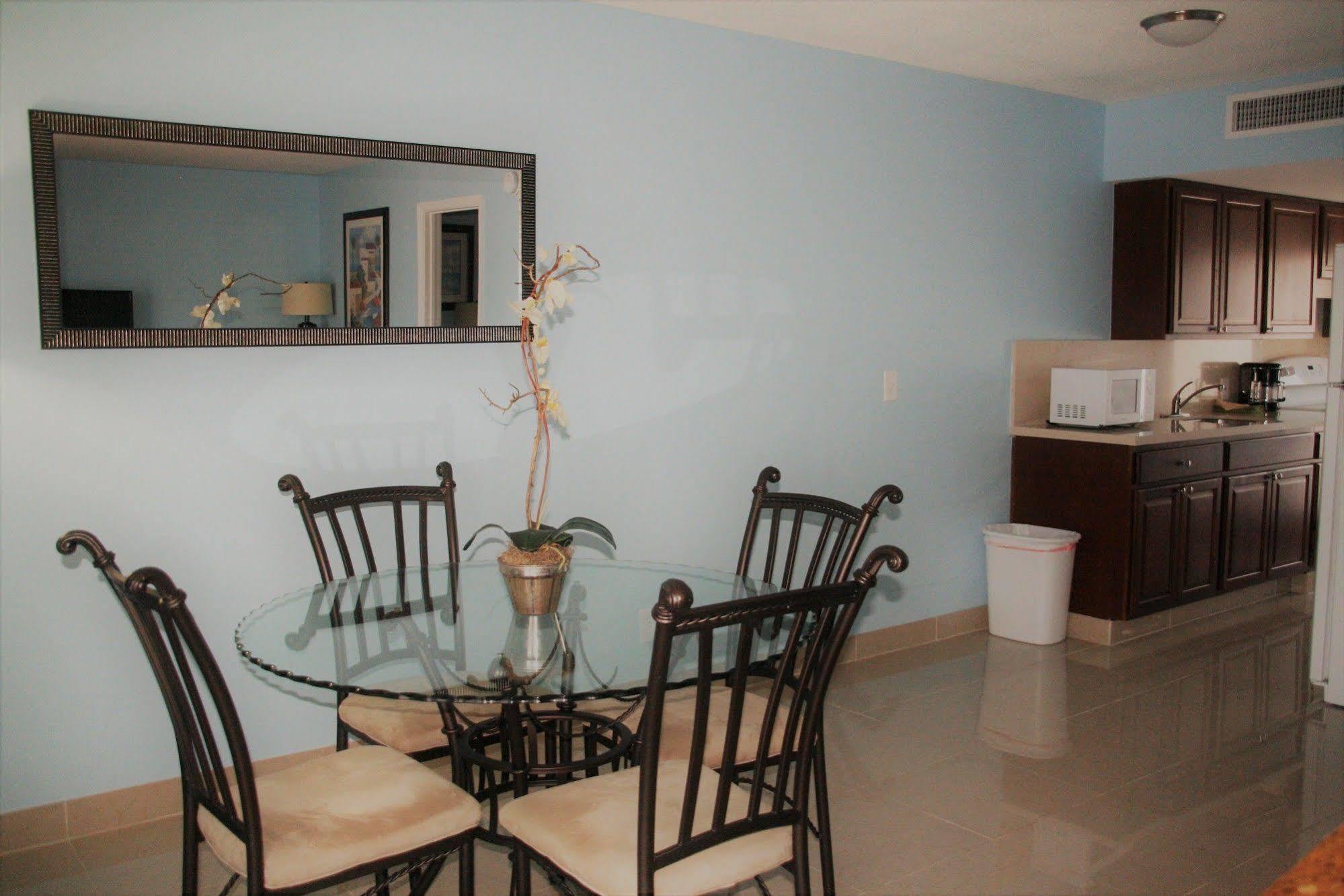Capri Apartments Lake Worth Beach Exterior photo
